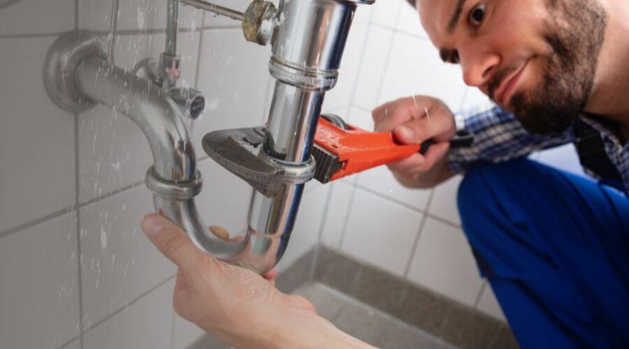 Expert burst pipe repair services in Montreal, MO